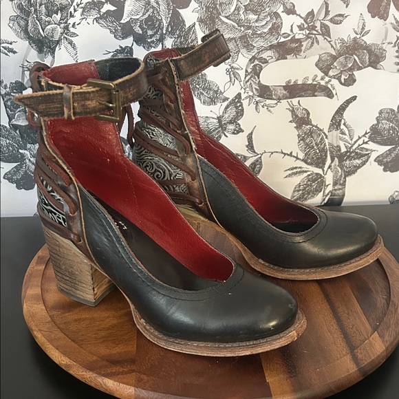 Freebird by Steven Shoes - FREEBIRD RAEANNE SIZE 6